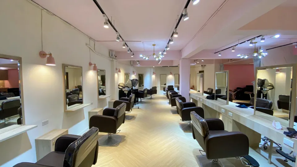 居髮廊 hair salon 新莊店